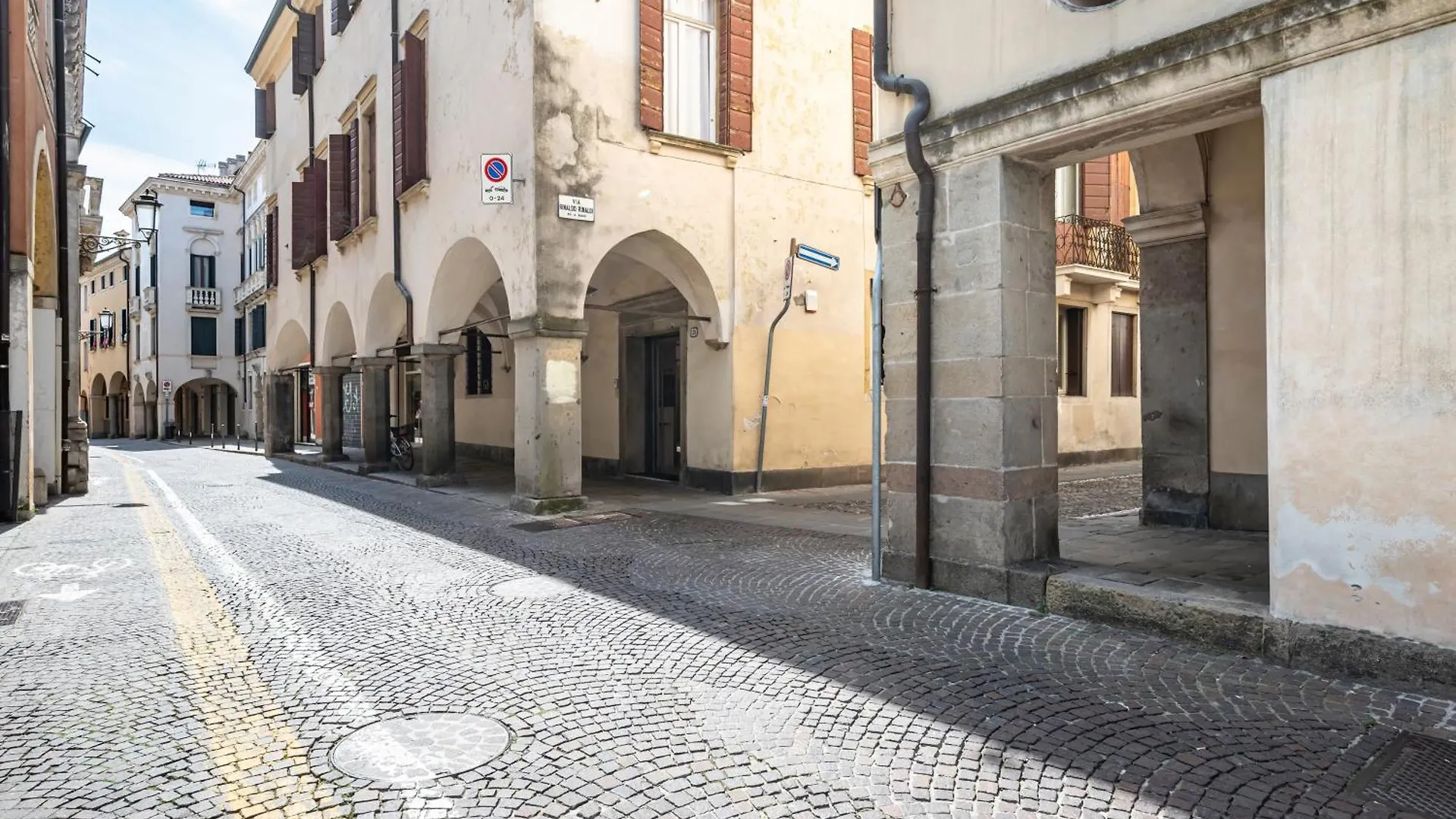 Elegant And Cosy Apartment In Padova Center!
